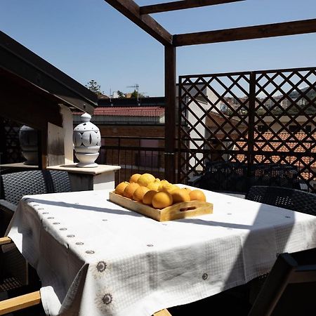 Ferienwohnung Mansarda In Centro Capri Leone Exterior foto