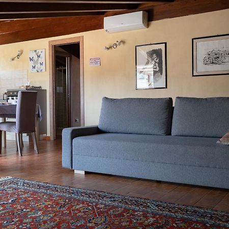 Ferienwohnung Mansarda In Centro Capri Leone Exterior foto