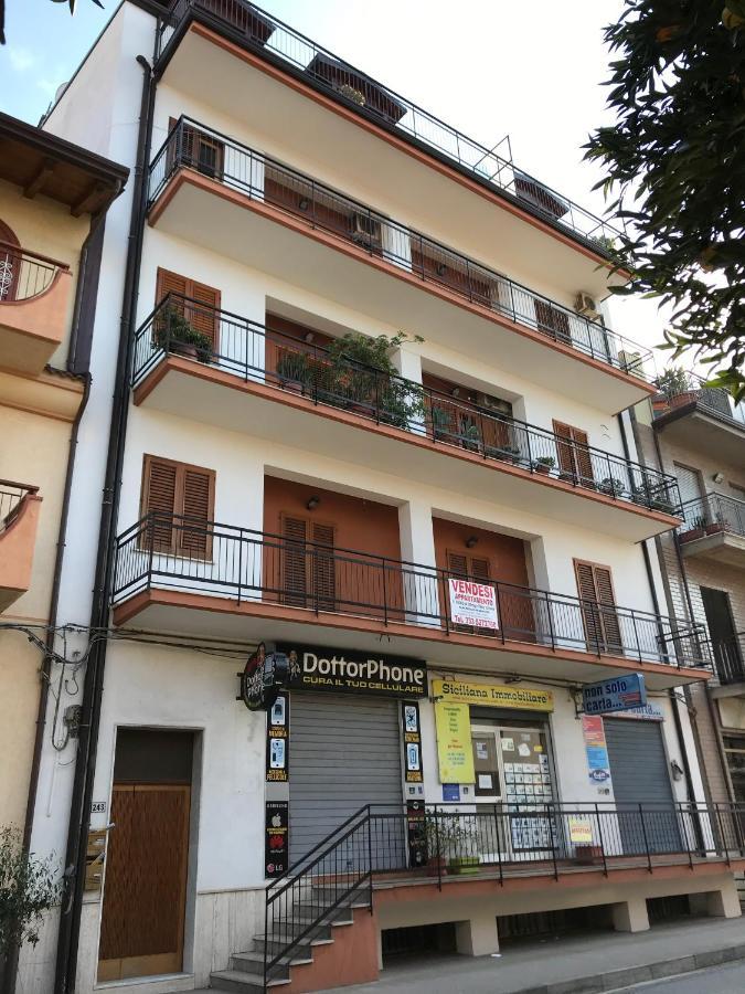 Ferienwohnung Mansarda In Centro Capri Leone Exterior foto