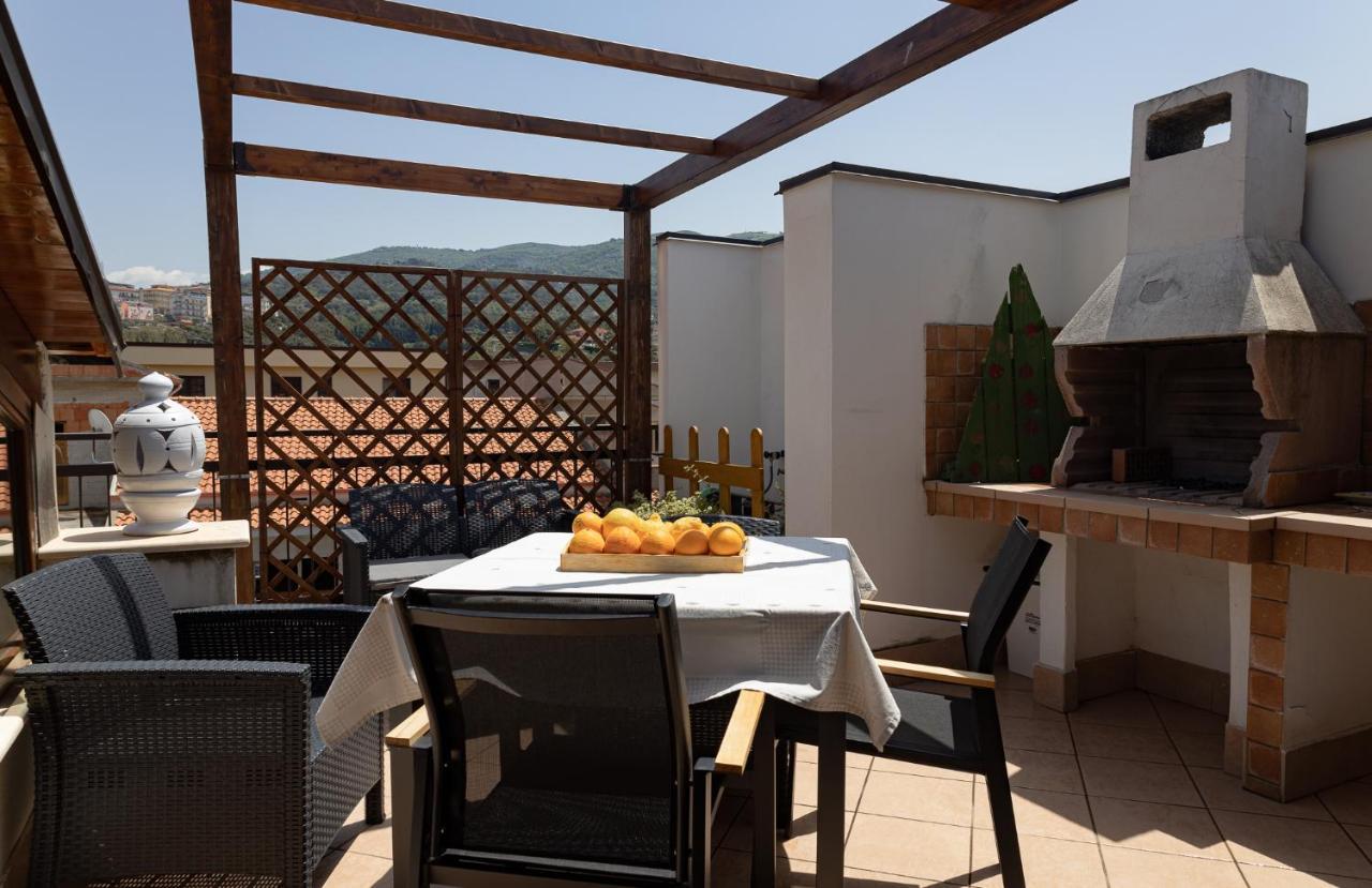 Ferienwohnung Mansarda In Centro Capri Leone Exterior foto